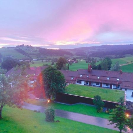 Berg-Juwel Hallenbad Mit Sauna Apartment Missen Wilhams Bagian luar foto